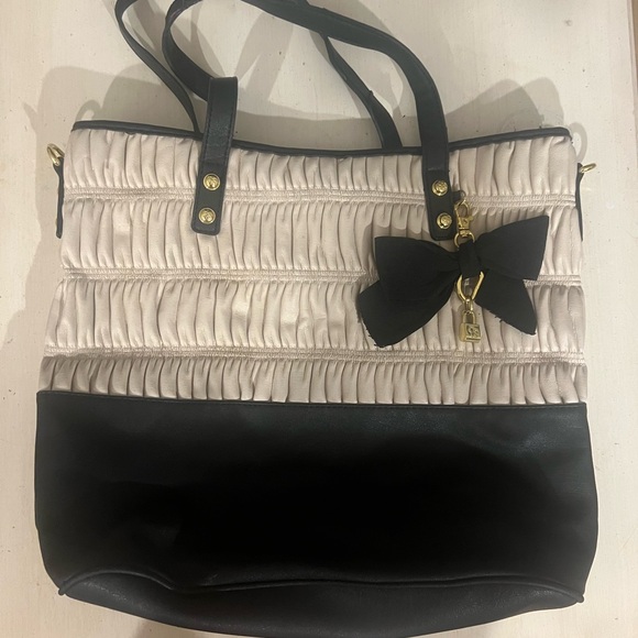 Jessica Simpson Shoulder Bag - Picture 1 of 1